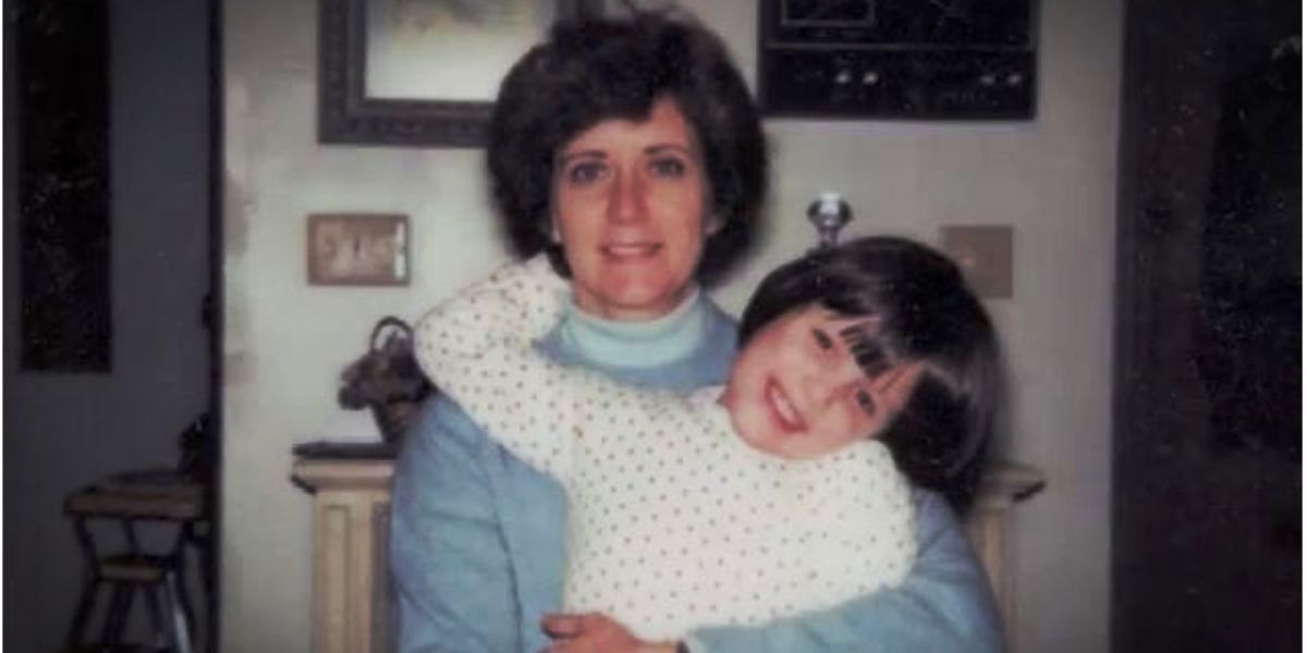 Linda McMahon with a young Stephanie McMahon