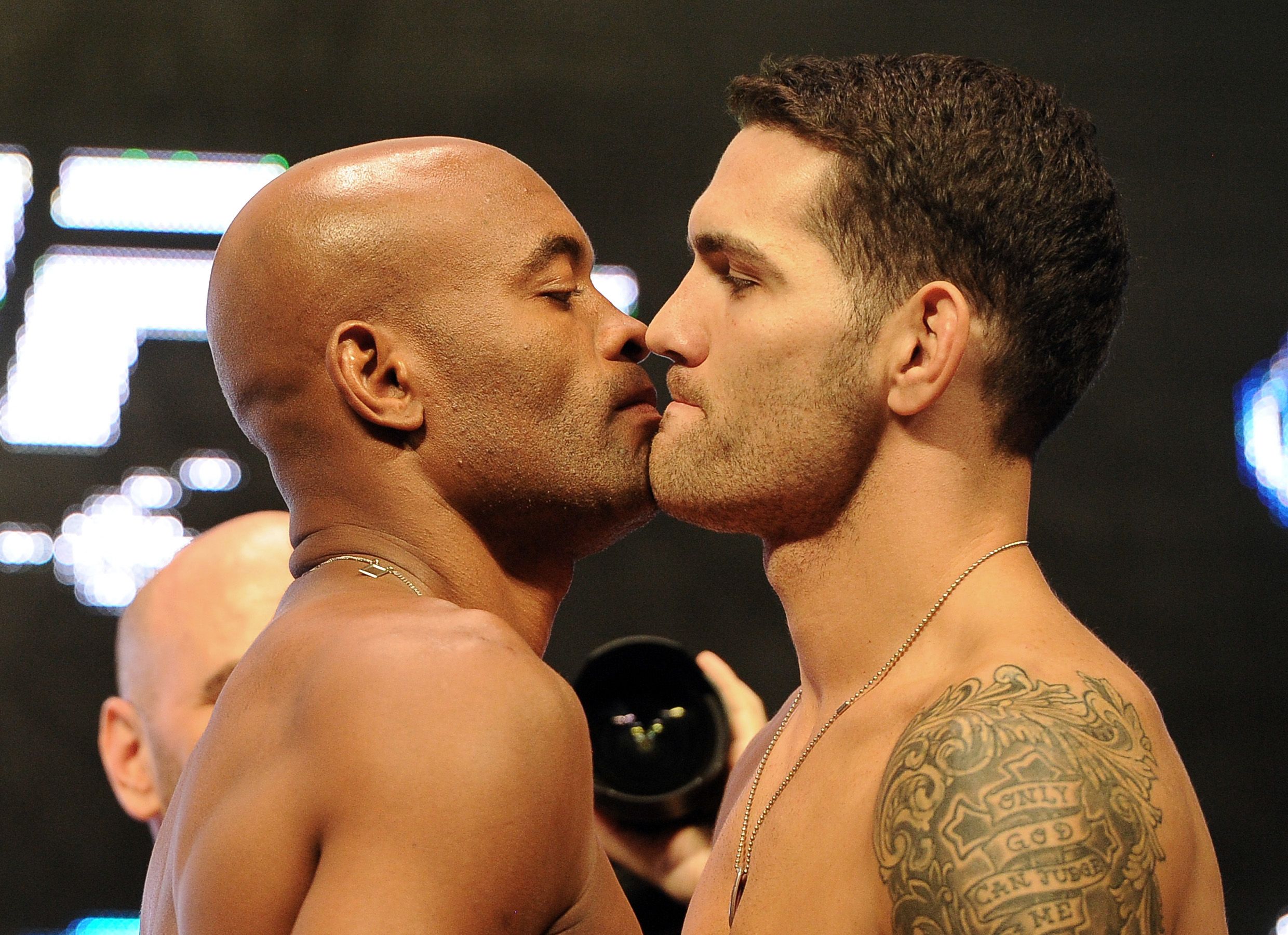 Anderson-Silva-Chris-Weidman-3