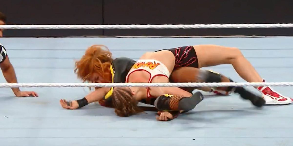 Becky Lynch Pins Ronda Rousey