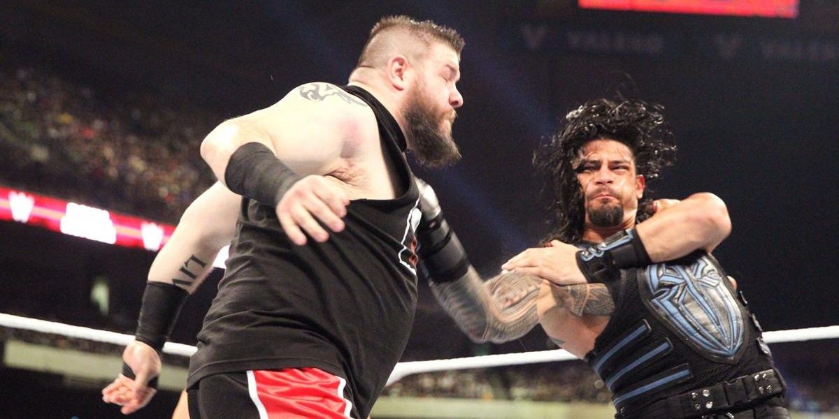 Roman Reigns v Kevin Owens Royal Rumble 2017 Cropped