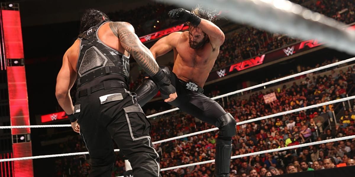 Roman Reigns v Seth Rollins Raw December 29, 2014 Cropped