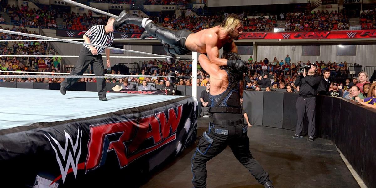 Roman Reigns v Seth Rollins Raw September 15, 2014 Cropped