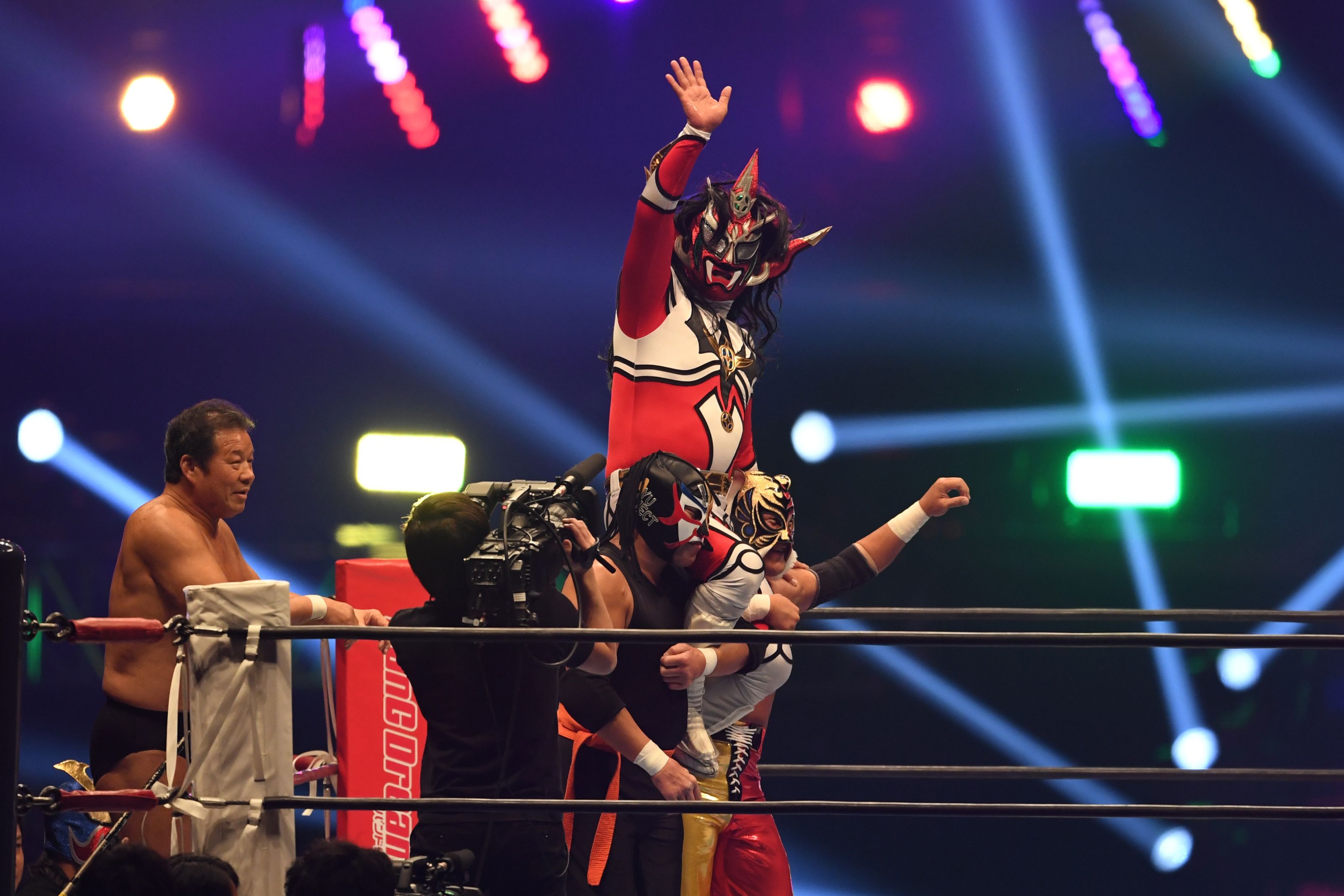 Jushin Thunder Liger with Great Sasuke, Tiger Mask, and Tatsumi Fujinami at Wrestle Kingdom 14