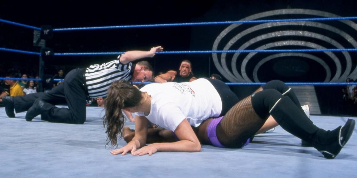 Stephanie McMahon v Jacqueline SmackDown 2000 Featured Image Cropped