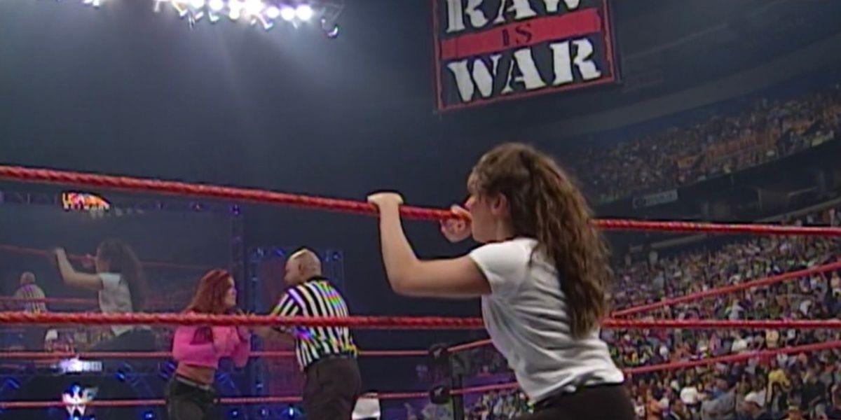 Stephanie McMahon vs Lita Raw June 12, 2000 Cropped