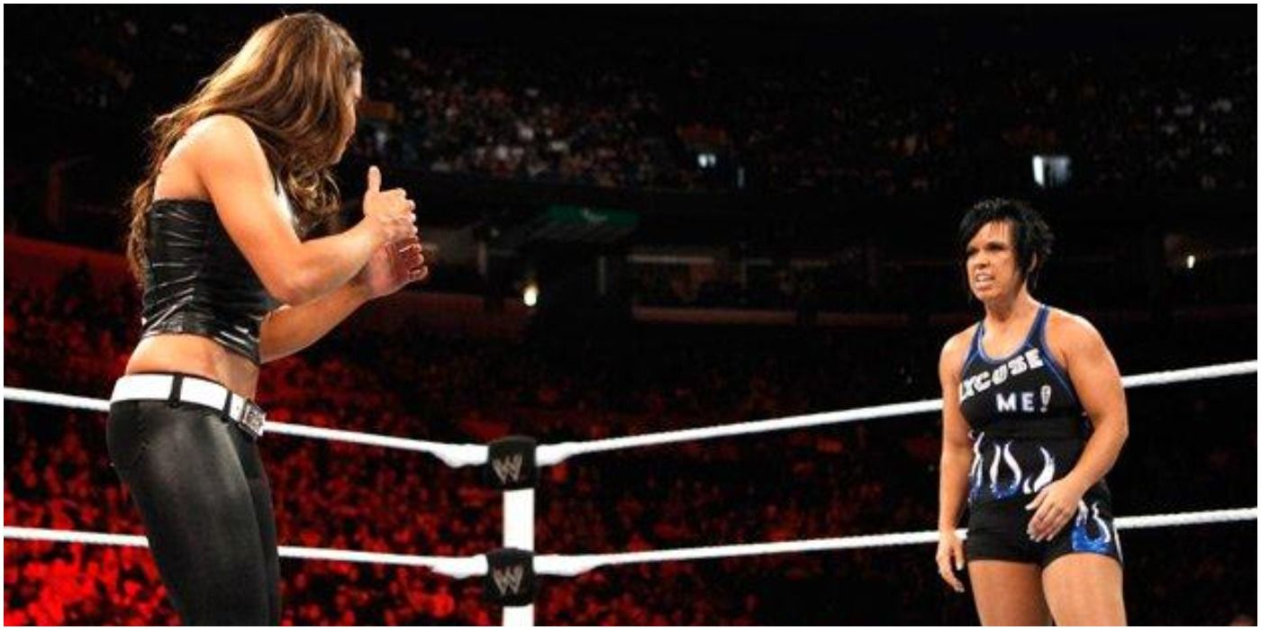 Trish Stratus vs Vickie Guerrero WWE Raw