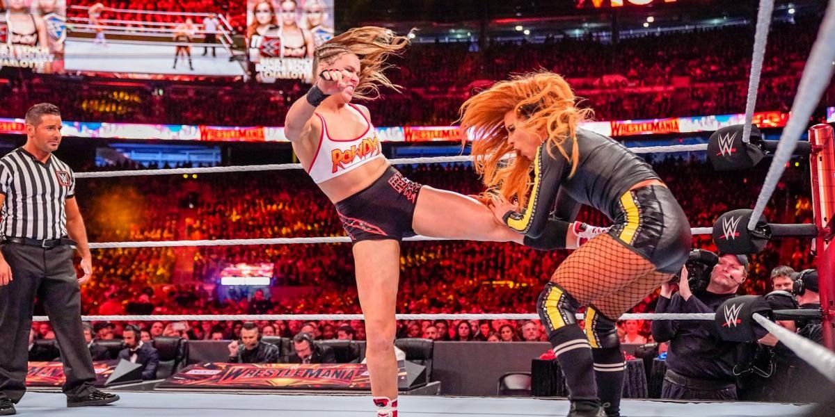 Ronda Rousey v Becky Lynch WrestleMania 35 Cropped