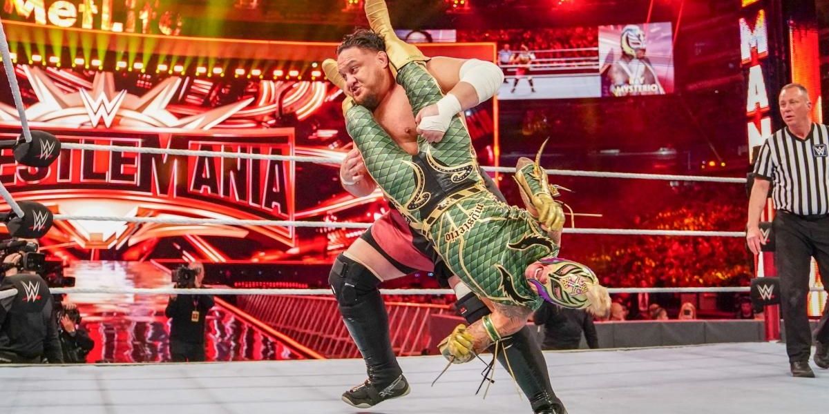 Samoa Joe v Rey Mysterio WrestleMania 35 Cropped
