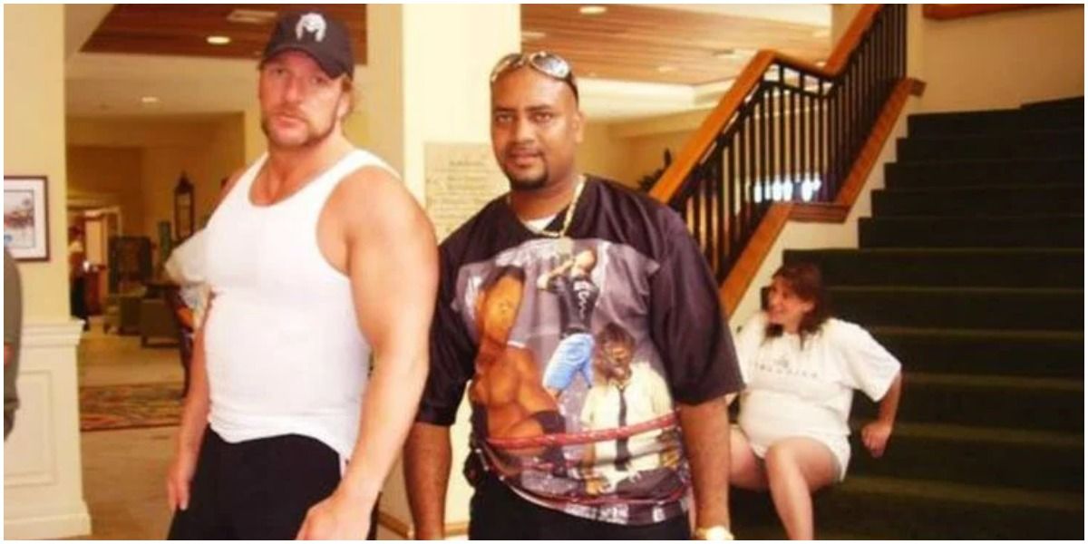 Hilarious Photos Of WWE Stars And Fans