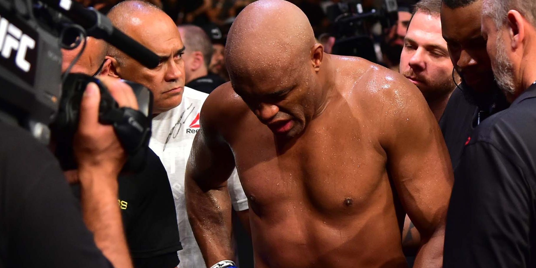 anderson-silva-exiting-the-octagon-defeated