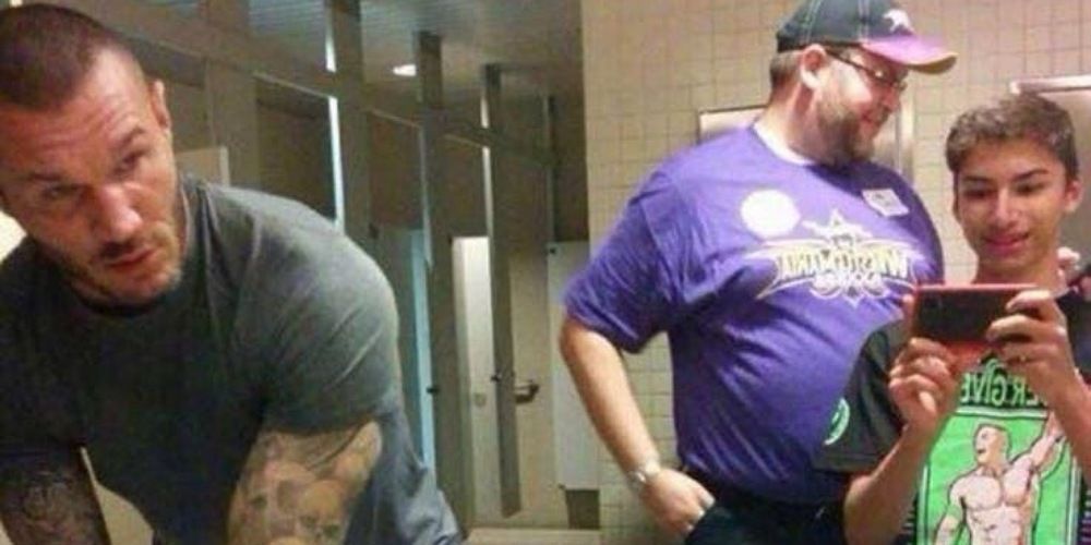 randy-orton-candid-washing-hands