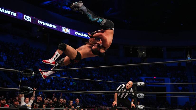 10 Iconic Wrestling Finishers (& How They Have Evolved)