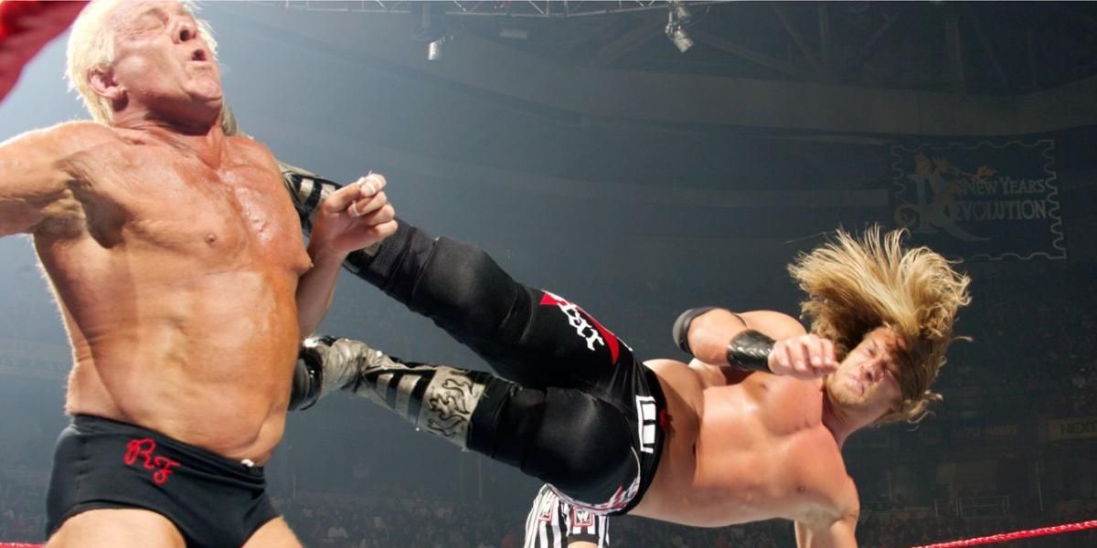 Edge v Flair New Year's Revolution 2006 Cropped