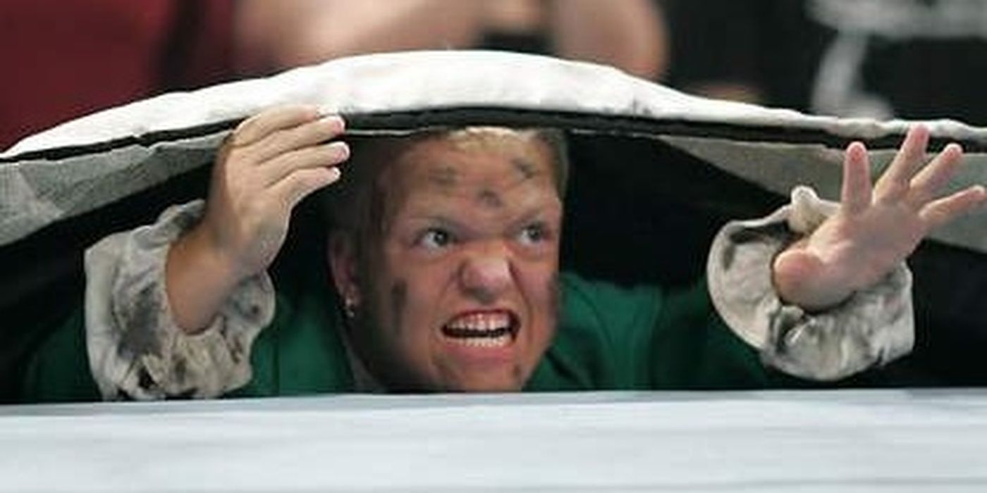 Hornswoggle Under The Ring  