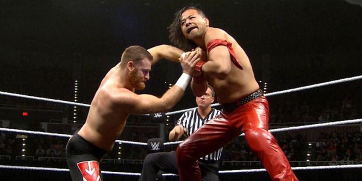 Sami Zayn wrestling Shinsuke Nakamura 