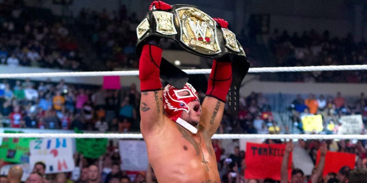 Rey Mysterio WWE Champion 2011 Cropped