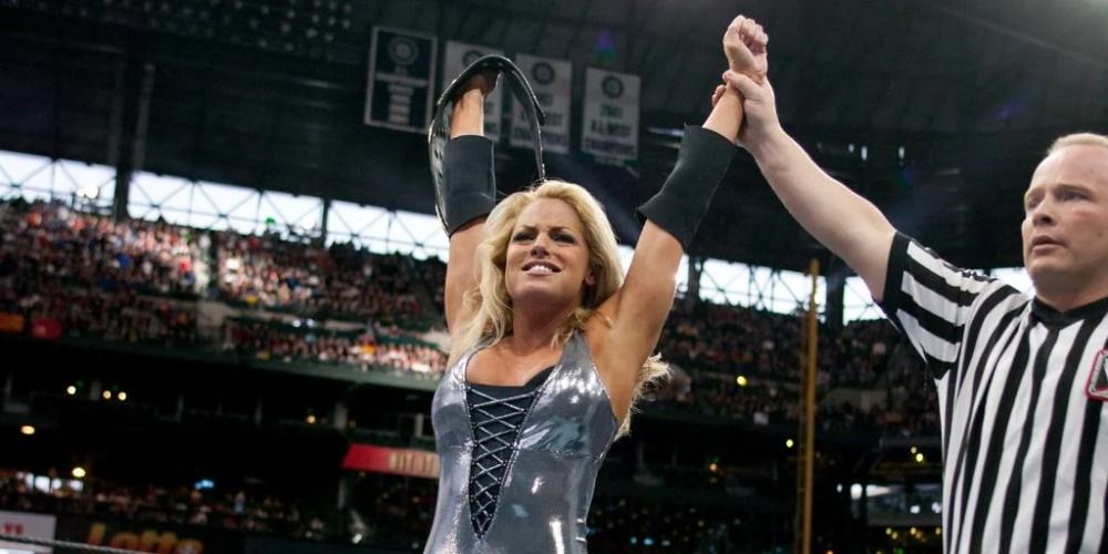Trish Stratus Wins Title WrestleMania 19