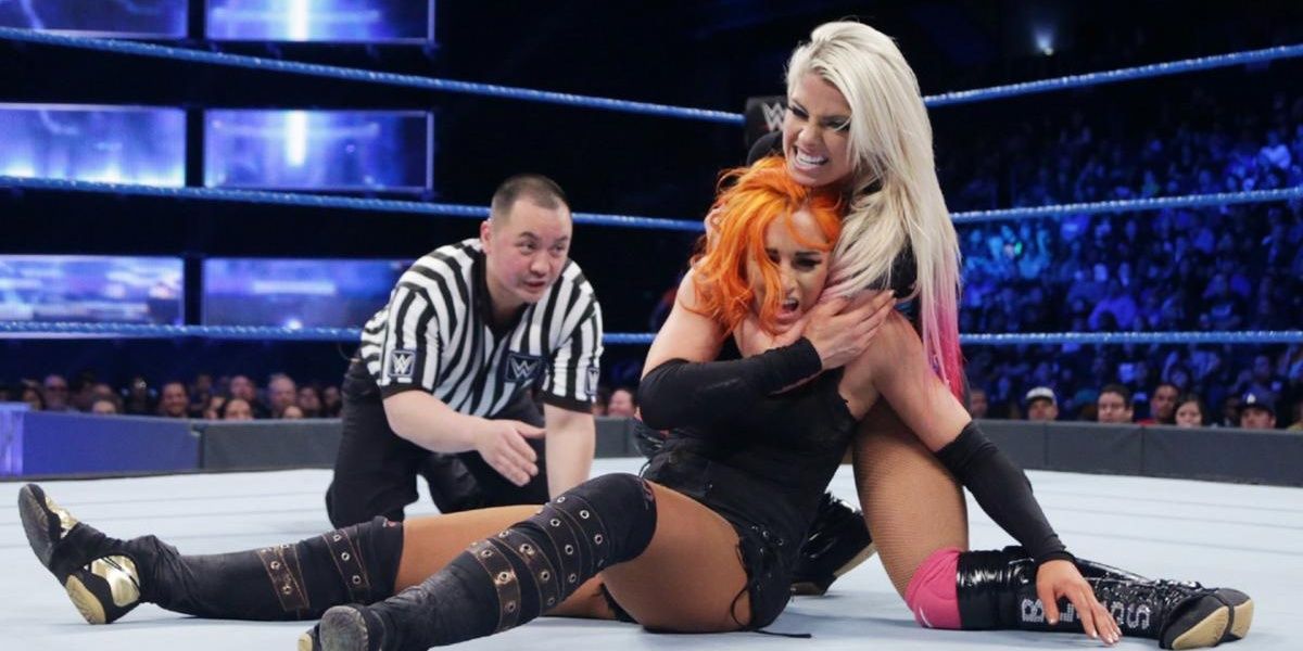 Alexa Bliss v Becky Lynch SmackDown February 21, 2017 Cropped