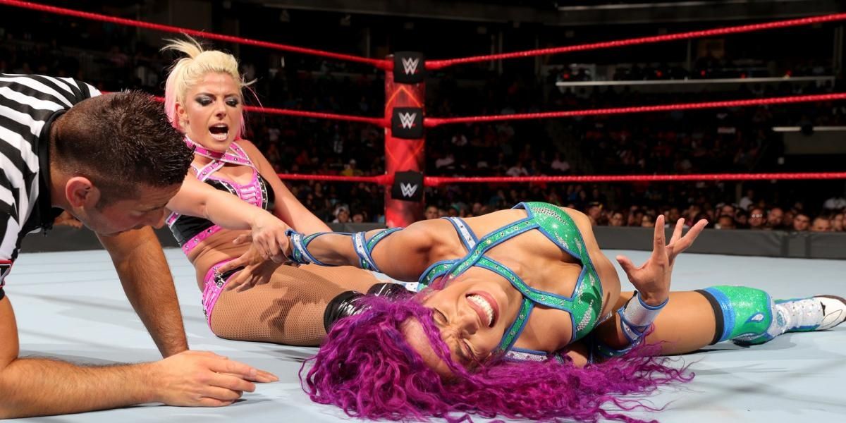 Alexa Bliss v Sasha Banks Raw August 28, 2017 Cropped