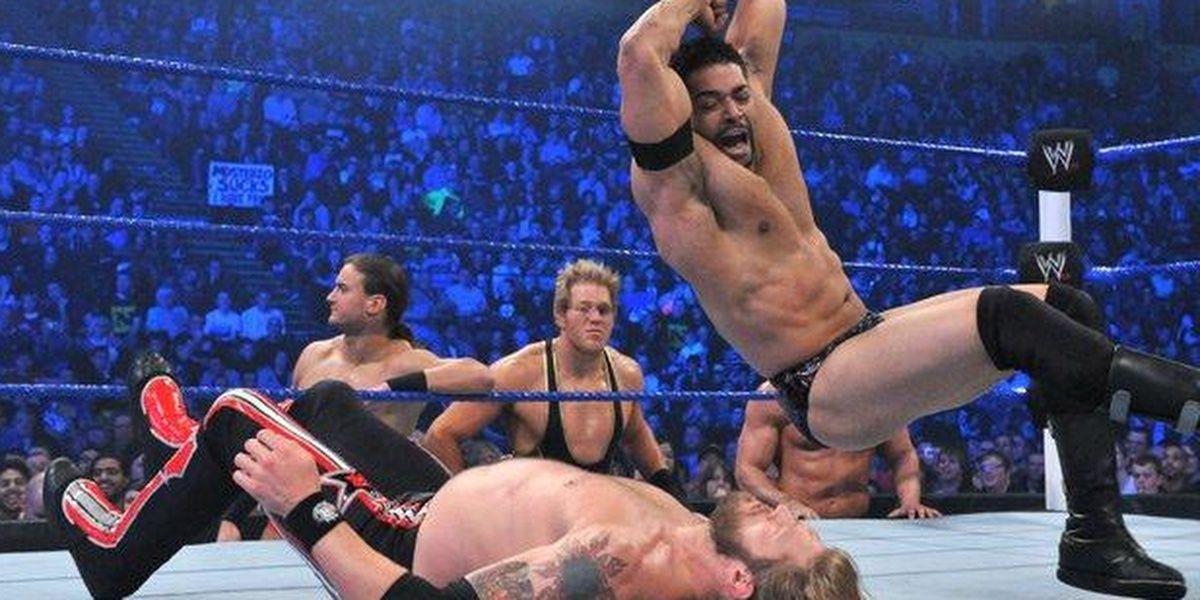 Edge v David Otunga SmackDown November 12, 2010 Cropped