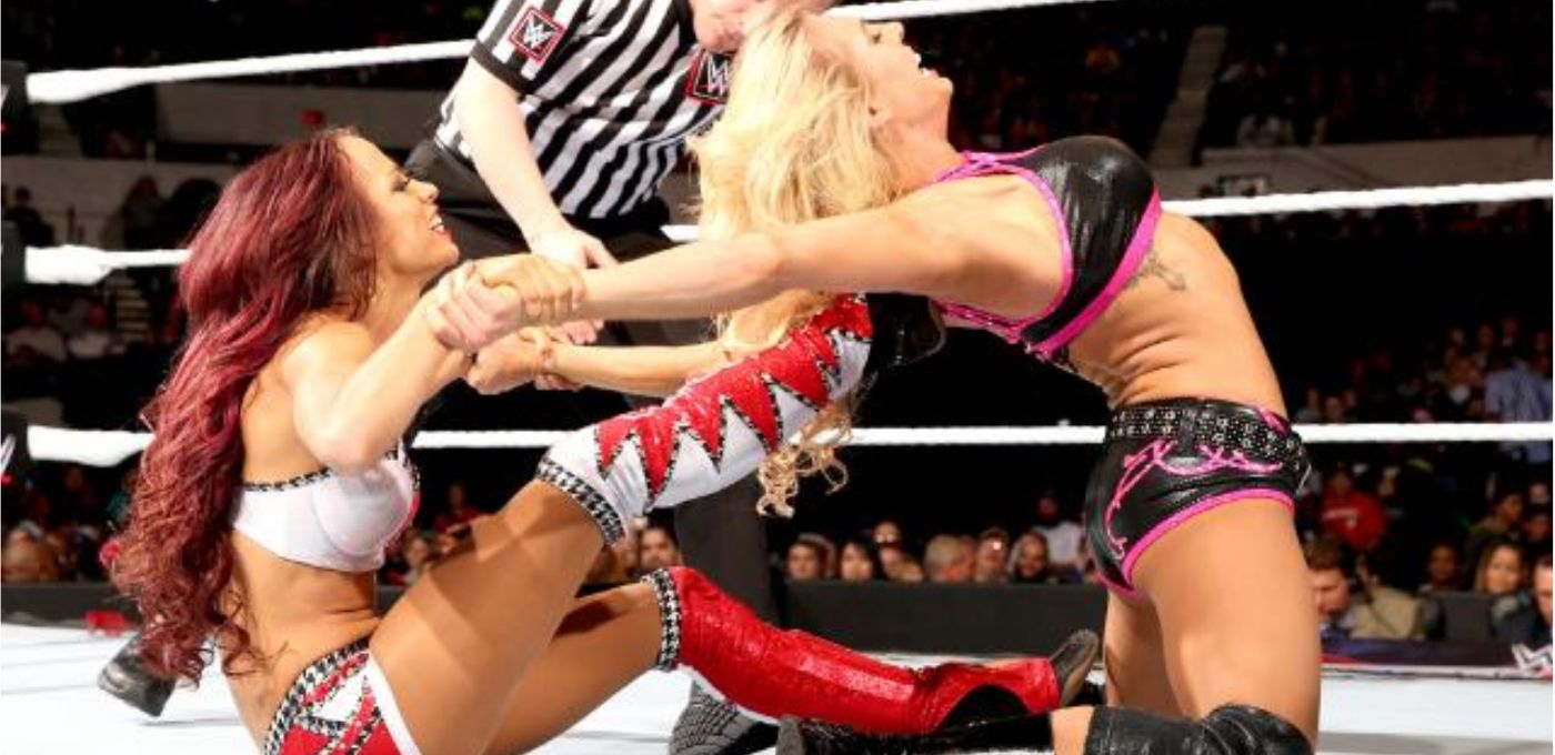 Sasha Banks vs Charlotte Flair WWE Main Event