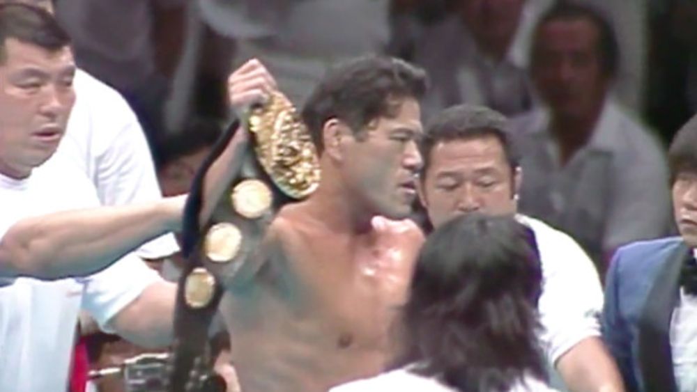 Antonio Inoki wiht the IWGP Heavyweight Championship