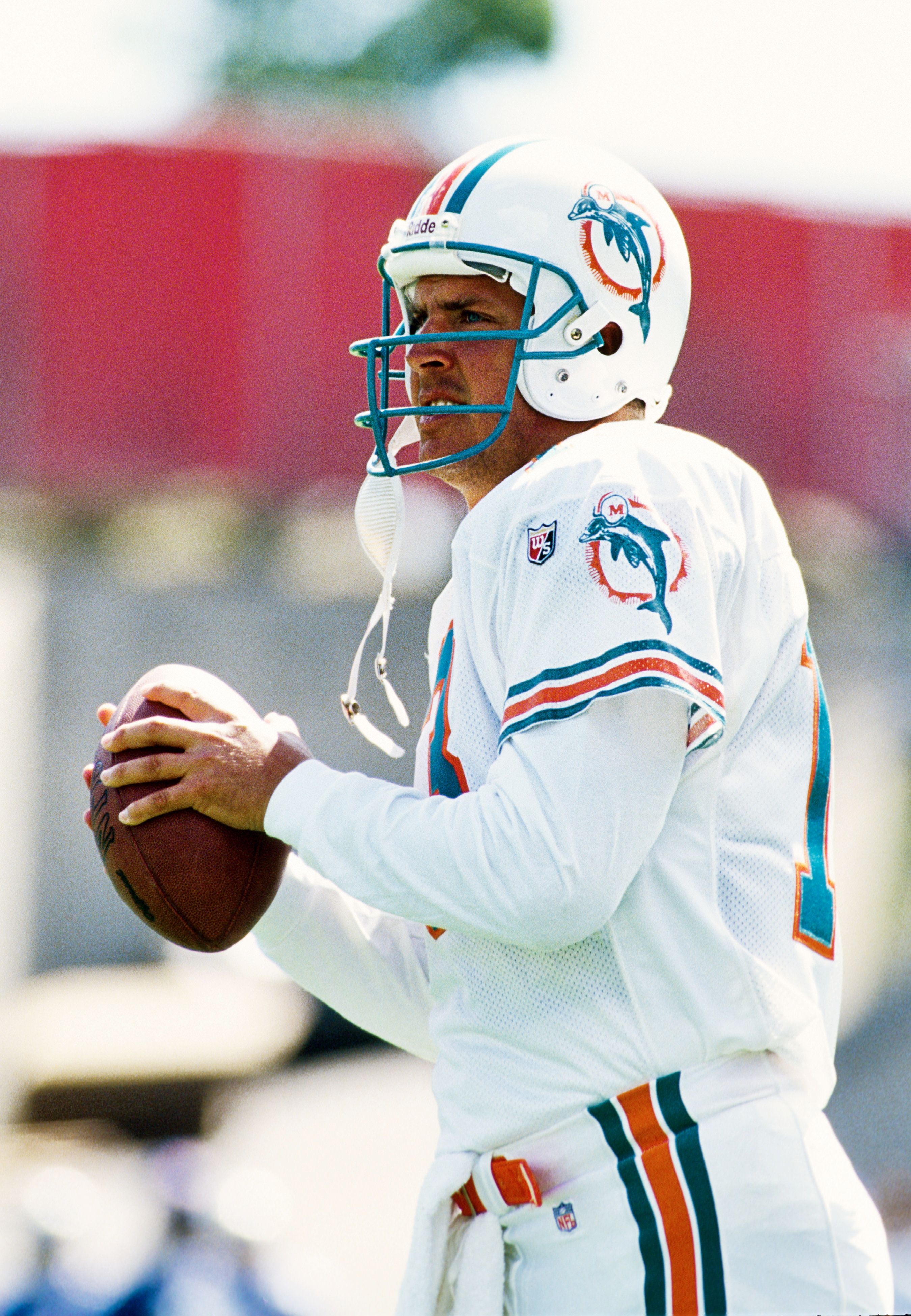 Dan Marino Looks For His Play