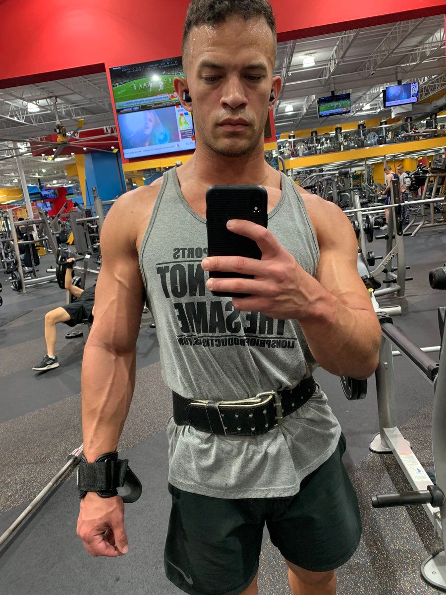 Ricky Starks in gym selfie