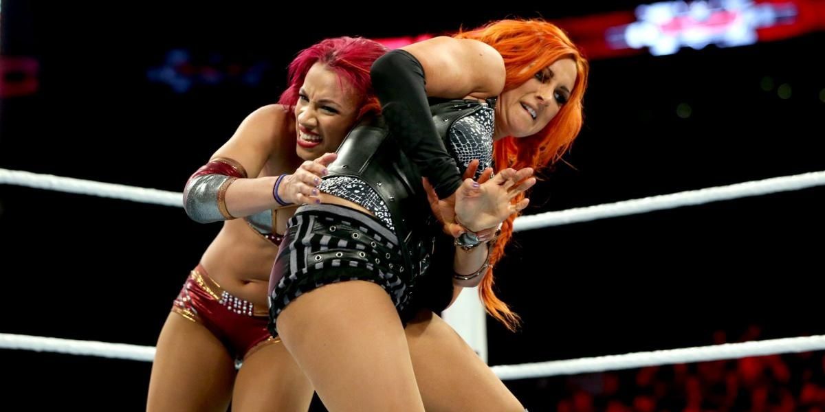 Becky Lynch v Sasha Banks TLC 2015 Cropped