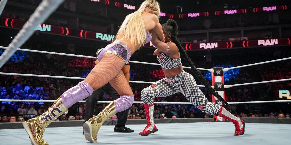 Bianca Belair v Charlotte Flair Raw October 18, 2021 Cropped