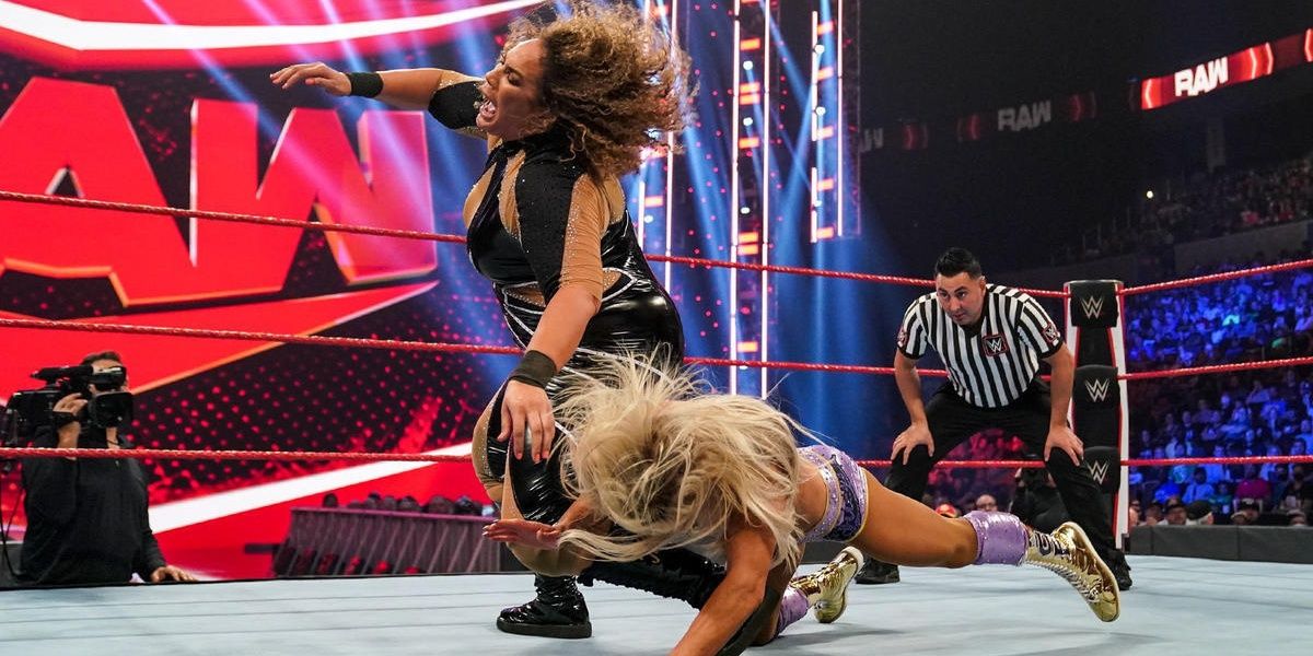 Charlotte Flair v Nia Jax Raw August 30, 2021 Cropped