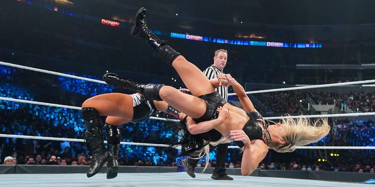 Charlotte Flair v Toni Storm SmackDown December 10, 2021 Cropped