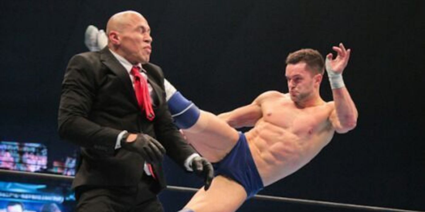 Finn Balor kicking Low Ki at Wrestle Kingdom 7