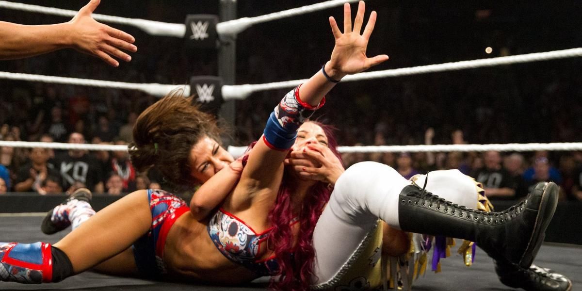 Sasha Banks v Bayley NXT Takeover Brooklyn 2015 Cropped