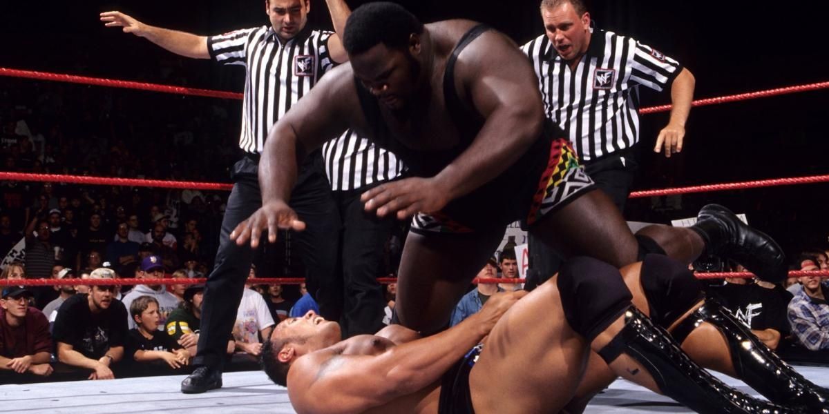 The Rock v Mark Henry Judgment Day 1998 Cropped