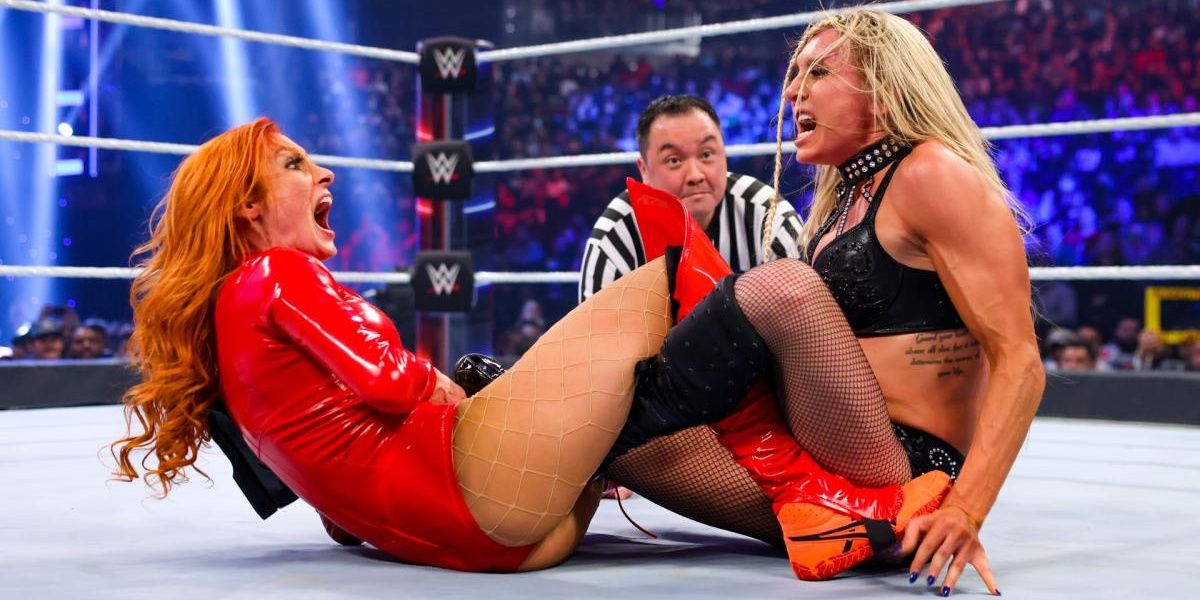 Becky Lynch v Charlotte Flair Survivor Series 2021 Cropped