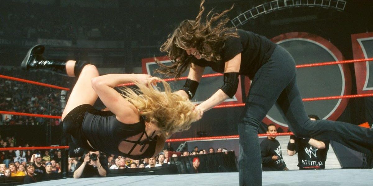 Stephanie McMahon-Helmsley v Trish Stratus No Way Out 2001 Cropped