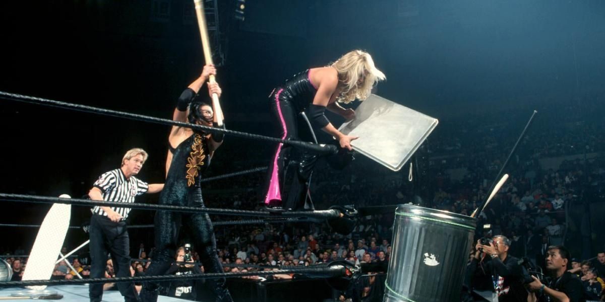 Trish v Victoria Survivor Series 2002 Cropped