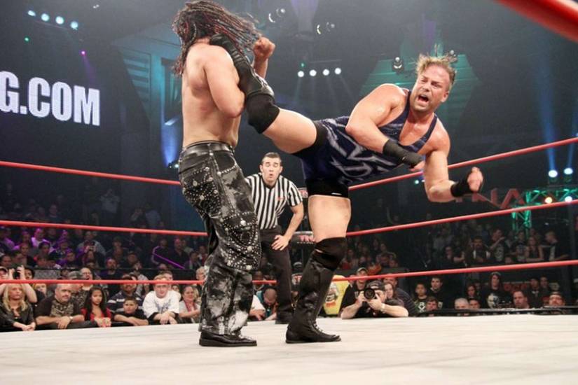 5 Wrestlers The Young Bucks Are Friends With (& 5 Who They Aren't)