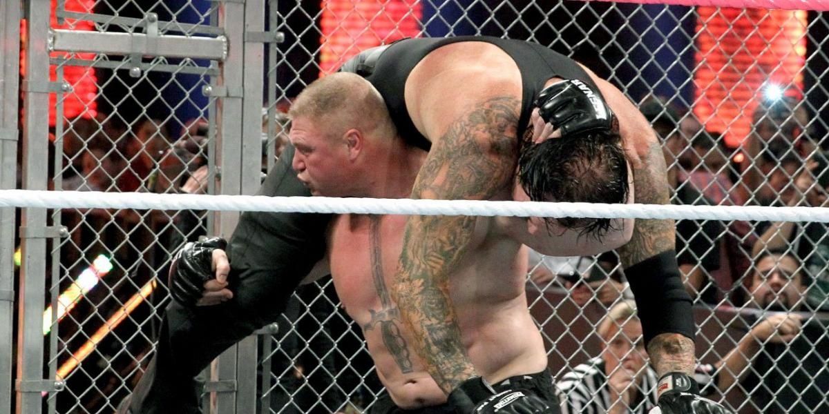 Brock Lesnar v Undertaker Hell in a Cell 2015 Cropped