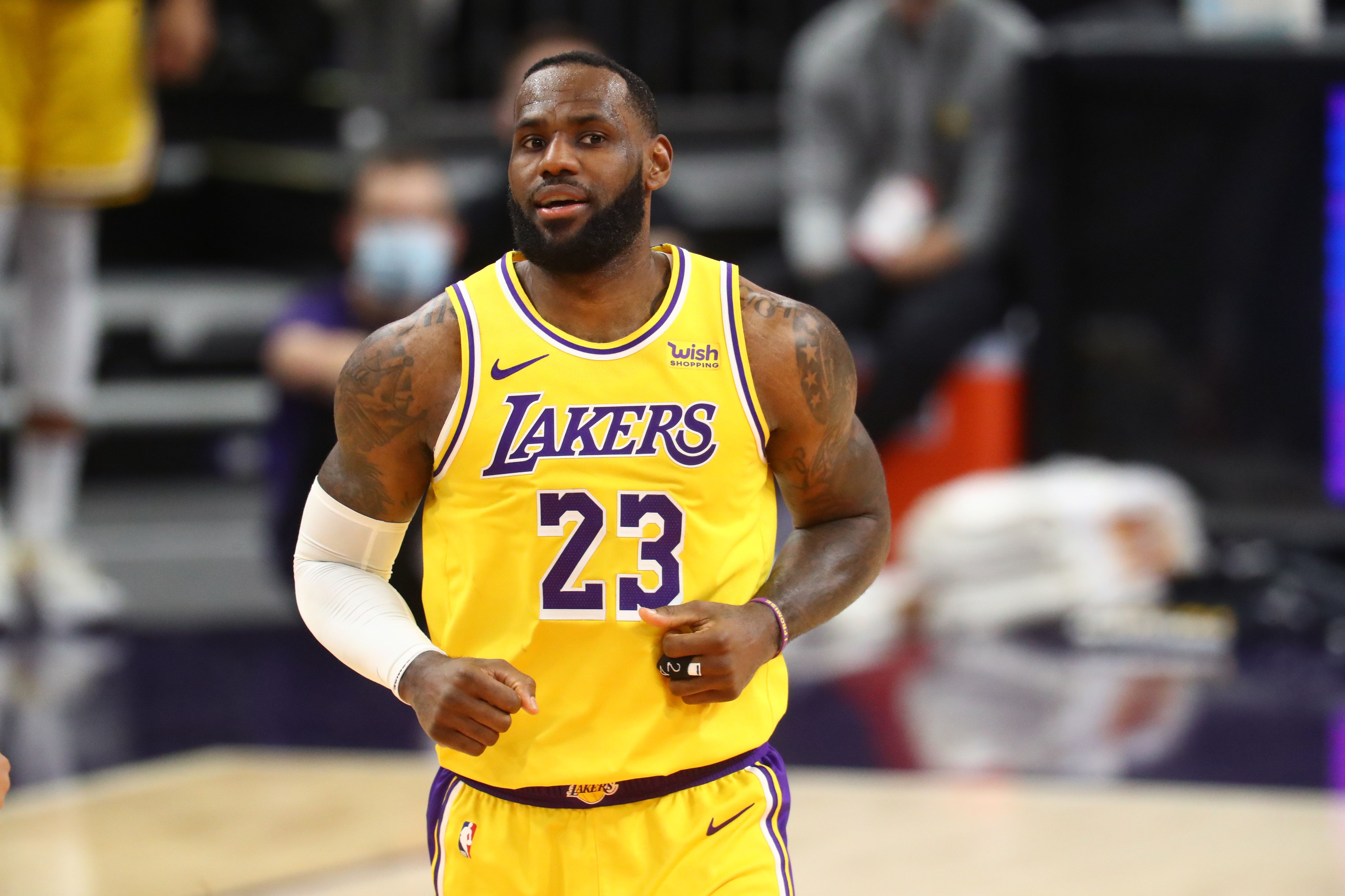 Los Angeles Lakers forward LeBron James (23) 2020