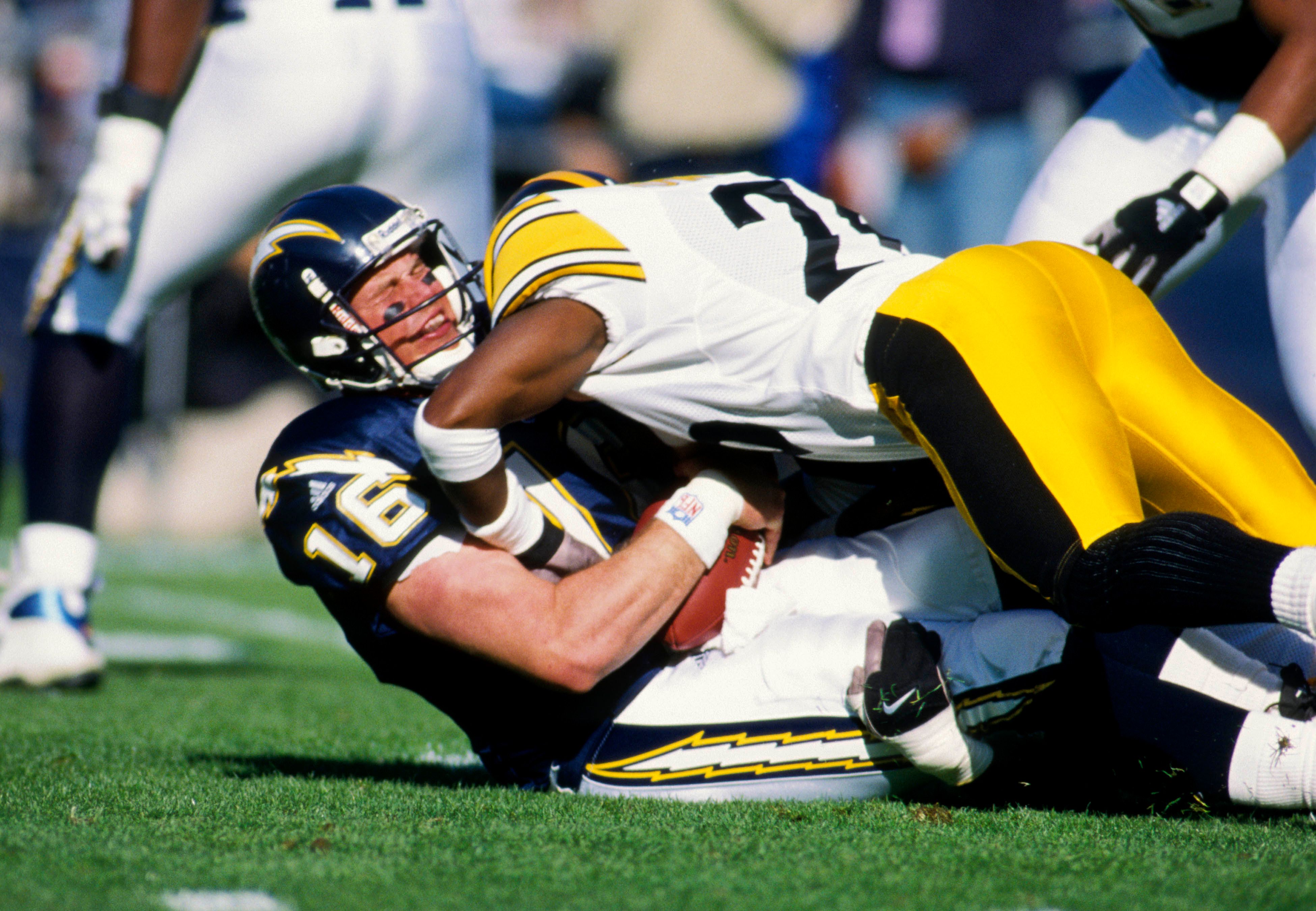 10-locker-room-stories-about-nfl-players-you-won-t-believe