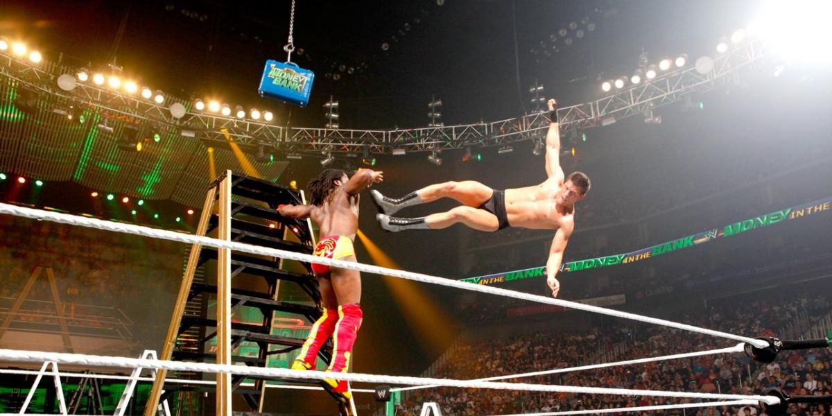 MITB ladder match World Heavyweight Title contract Money in the Bank 2010 Cropped