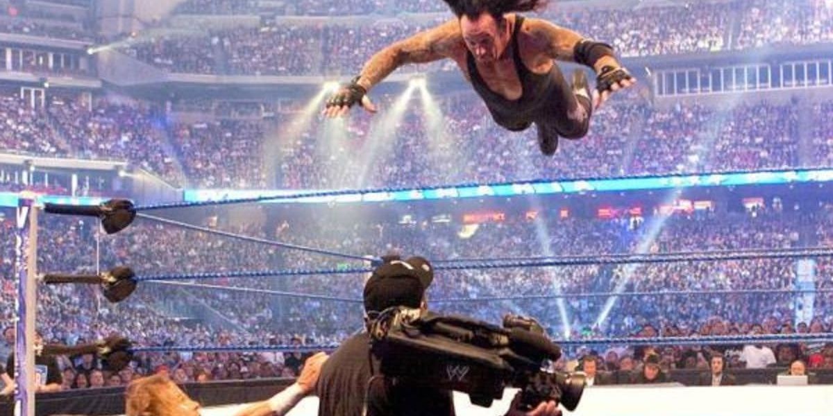 The Undertaker WrestleMania dive Cropped