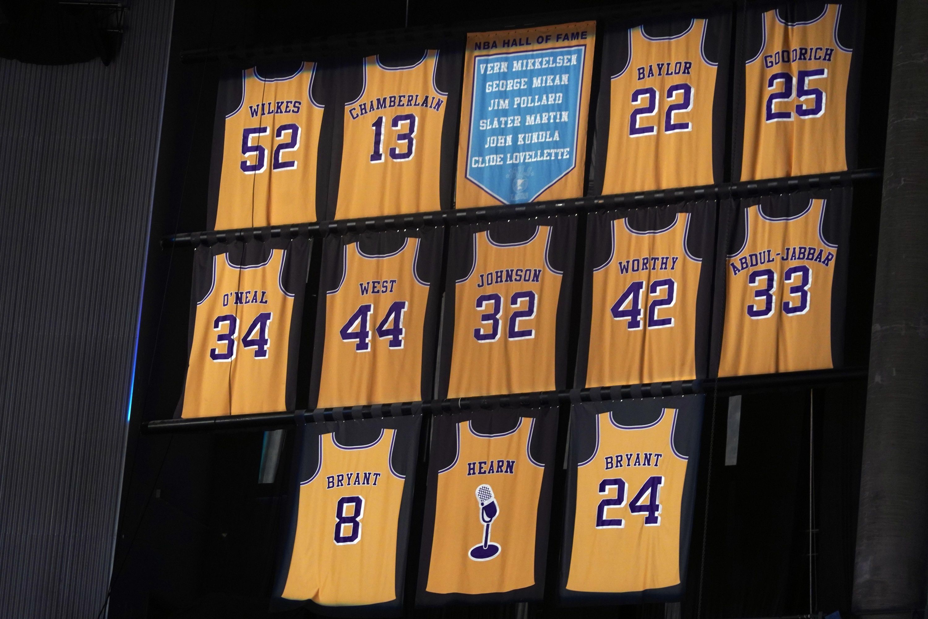 nba lakers hall of famers