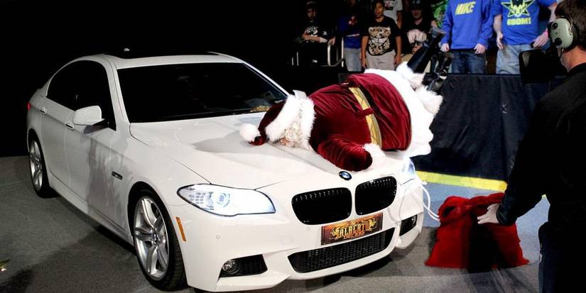 8 WWE Wrestlers Who Tried To Ruin Christmas & Other Holidays
