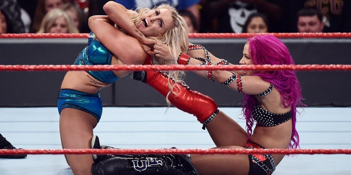 Charlotte Flair v Sasha Banks Raw November 28 2016 Cropped