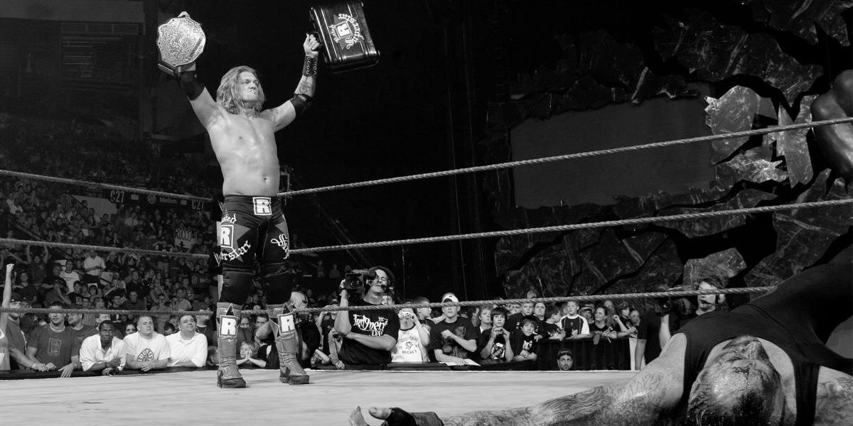 The Undertaker v Edge MITB Cash in 2007 Cropped