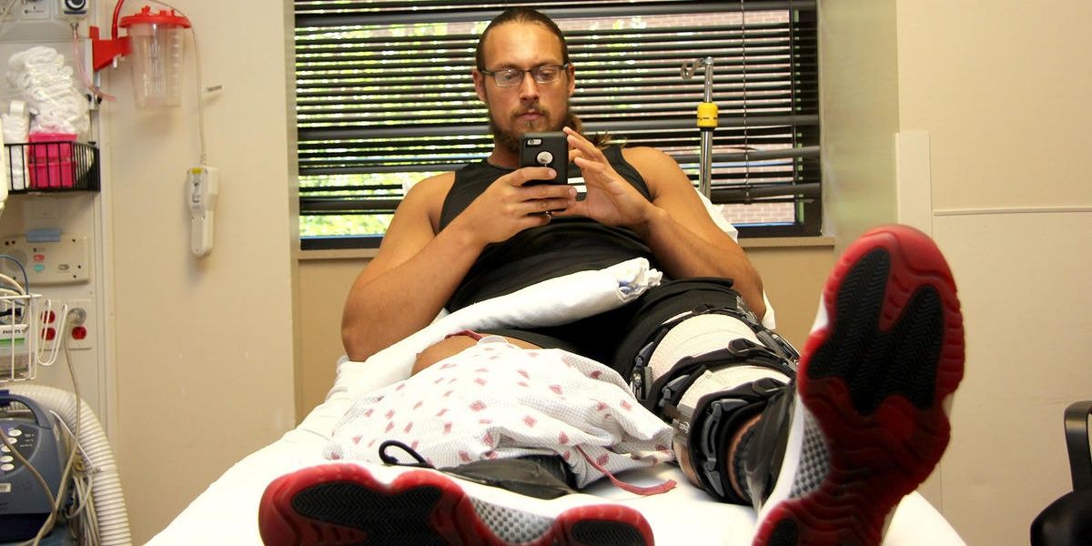 10 Pro Wrestlers Who Suffered Devastating Knee Injuries