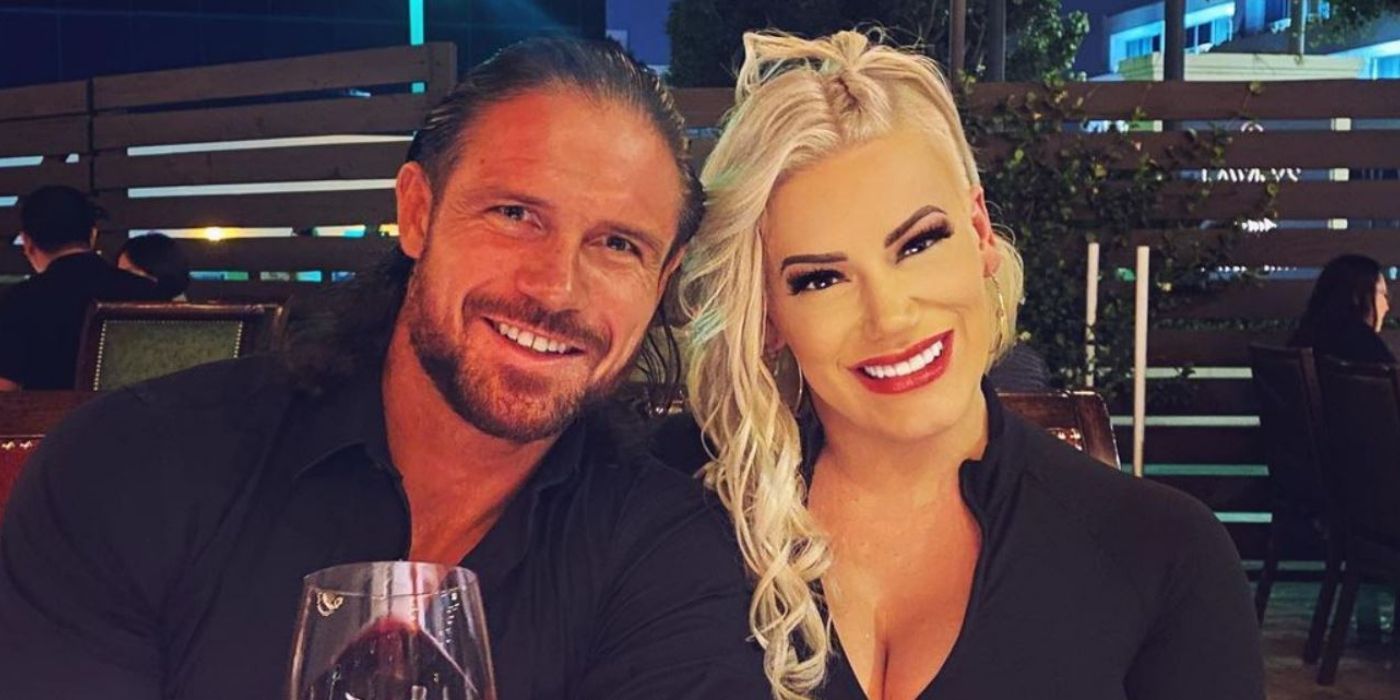 10 AEW Female Wrestlers: Who Are They Dating?